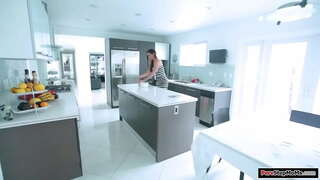 ���ੋਟੇ ਚੂਚੇ ਸੁਤੇਲੀ ਮਾਂ ਰਸੋਈਏ ਅਤੇ ਉਸ ਦੇ ਕੱਪੜੇ ਗੰਦੇ ਪ੍ਰਾਪਤ ਕਰਦਾ ਹੈ,.ਉਸ ਨੂੰ ਲੱਗਦਾ ਹੈ, ਇਸ ਨੂੰ ਬੰਦ ਨੂੰ ਸਾਫ਼ ਕਰਨ ਲਈ ਇਸ ਨੂੰ ਅਤੇ stepson ਪ੍ਰਾਪਤ ਕਰਦਾ ਹੈ, ਇੱਕ boner.ਉਸ ਨੂੰ ਦਿੰਦਾ ਹੈ, ਉਸ ਨੂੰ ਇੱਕ ਹੱਥ ਨਾਲ ਕਰਨਾ ਅਤੇ ਇੱਕ ਬ. ਜ. ਅਤੇ months ago