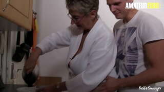 REIFE SWINGER - #Erna - Excitat Cur Mare Cougar Sare Pe Pula Si Lovituri Omul Ei