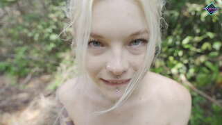 Horny టీన్ బిగ్ డిక్ sucks in the forest. Karneli జట్కాబండి