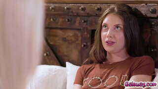 Ике Эҫе Лесбиянки Араһында Йәшерен Мөхәббәт