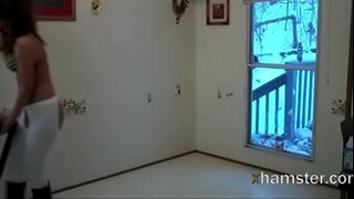 Exhibitionist ștergerea gol pentru măturătoare, care a ocolit!