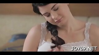 Prurient Lucy L. é go mall ag fáil naked ach le haghaidh spraoi