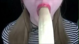 E bukur vajza i pëlqen të pemëve