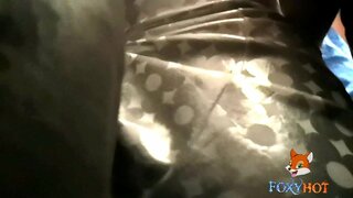 Arată fundul în metrou, în subteran, în stradă și în public