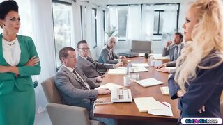 ���ठावदार उरोज असलेला milf businesswomen डोके मुख्य जा दरम्यान एक boardmeeting.इतर उद्योजक बाहेर तितक्या लवकर ते करू शकता.शेवटी milfs have खोलीत स्वत: साठी आणि प्रारंभ चुंबन, आणि एकमेकांना चाटणे