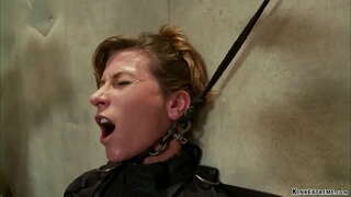 Ариэль һыу өҫтәлгә бәйләп яҡтырта икс милф рабыня брюнетка ҡыҫылмай, ә һуңынан оҫта сылбыры рискованный һәм анал н Орландо ҡалаһы трахать ҡулына таяҡ дилдо